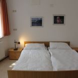 Ap422 Schlafzimmer "2" Doppelbett p1
