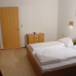 Ap432 Schlafzimmer "2" Doppel + Einzelbett p3