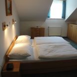 Ap432 Schlafzimmer "1" Doppel + Einzelbett p2